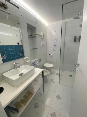 דסנזאנו דל גארדה Duomo26 Boutique Apartment מראה חיצוני תמונה